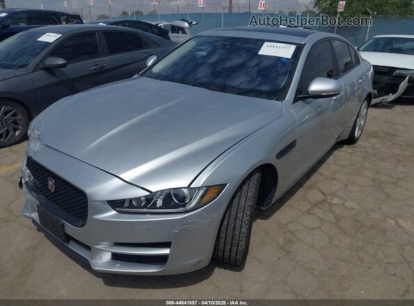 SAJAE4BN8HA952807 2017 JAGUAR XF Silver Przód lewy