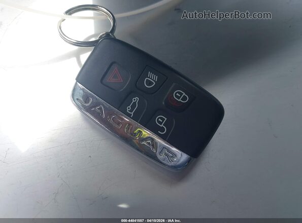 SAJAE4BN8HA952807 2017 JAGUAR XF Silver Widok deski rozdzielczej