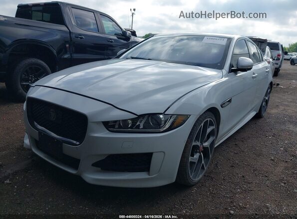 SAJAF4EV1JCP24697 2018 JAGUAR XF Белый Передняя левая четверть