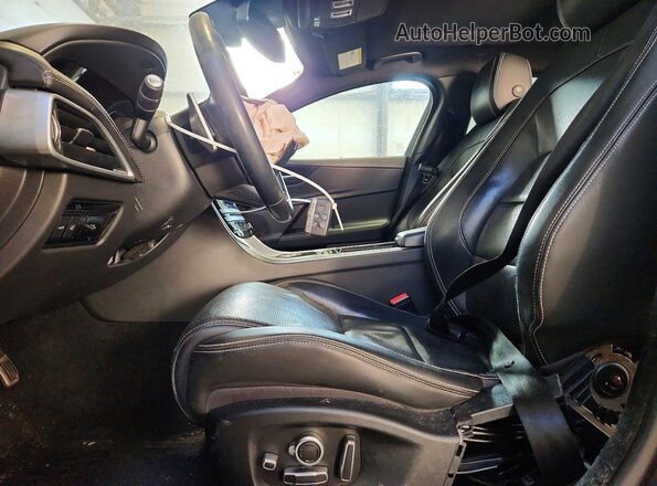 SAJAM4FV7JCP17161 2018 JAGUAR XF Black Widok wnętrza z przodu