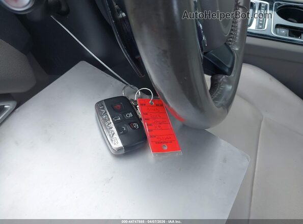 SAJAR4BG5HA973264 2017 JAGUAR XF Silver წინა პანელის ხედი