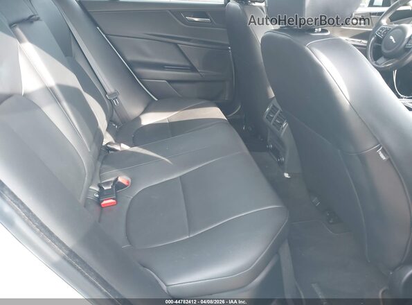 SAJAR4FX3KCP52820 2019 JAGUAR XF White Widok naklejki z numerem VIN