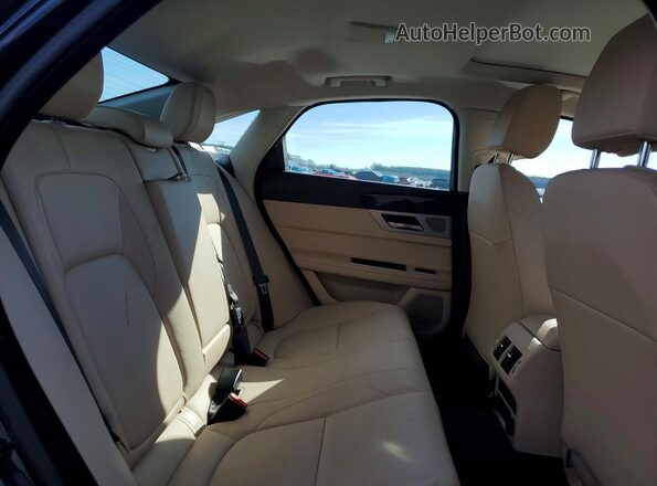 SAJBJ4BV7GCY17546 2016 JAGUAR XF Blue Widok tylnych siedzeń