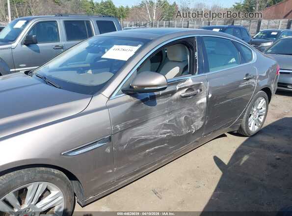 SAJBJ4BVXGCY18433 2016 JAGUAR XF Золотой Вид спереди
