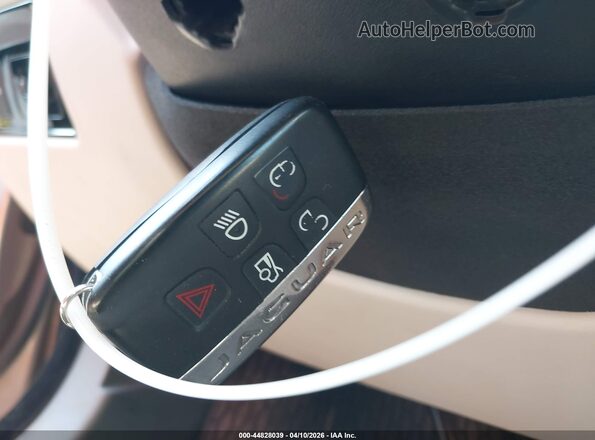 SAJBJ4BVXGCY18433 2016 JAGUAR XF Золотой Вид панели приборов