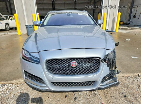 SAJBK4BV5GCY20328 2016 JAGUAR XF Silver Widok z przodu