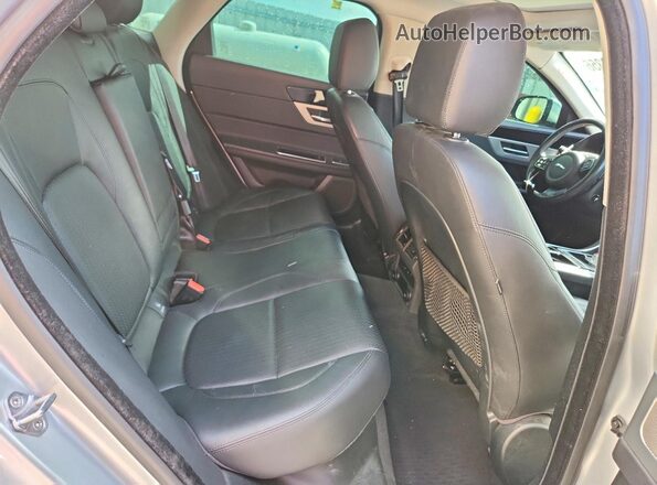 SAJBK4BV5GCY20328 2016 JAGUAR XF Silver Widok tylnych siedzeń
