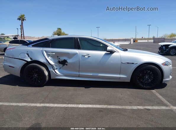 SAJWA1C74G8W03004 2016 JAGUAR XJ Silver Vista interior trasera