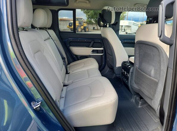 SALEJ7EX7R2348552 2024 LAND ROVER DEFENDER Blue Vista de los asientos traseros