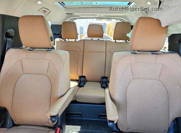 SALEJFEU0S2433013 2025 LAND ROVER DEFENDER Gold Vista de los asientos traseros