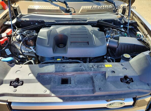 SALEJFEU0S2433013 2025 LAND ROVER DEFENDER Gold Vista del compartimento del motor