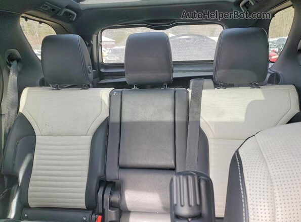 SALRT2EX1N2464399 2022 LAND ROVER DISCOVERY Black Widok tylnych siedzeń