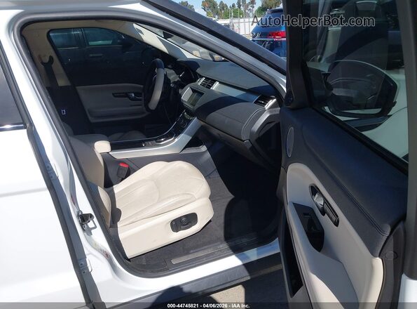 SALVR2BG6HH249121 2017 LAND ROVER RANGE ROVER EVOQUE White Вид салону спереду