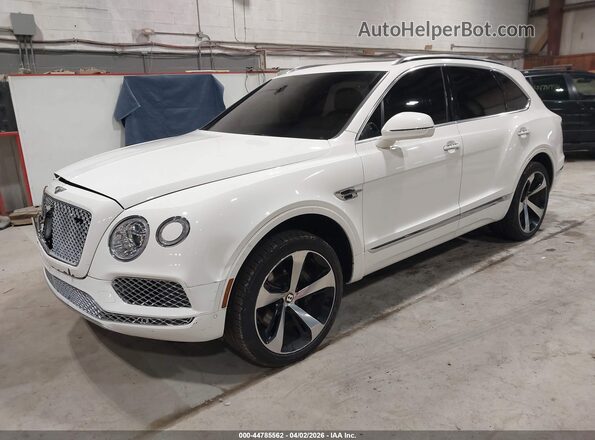 SJAAM2ZV8KC027341 2019 BENTLEY BENTAYGA Белый Передняя левая четверть