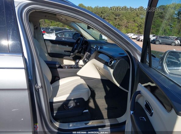 SJAAM2ZV9KC025341 2019 BENTLEY BENTAYGA Silver წინა სალონის ხედი