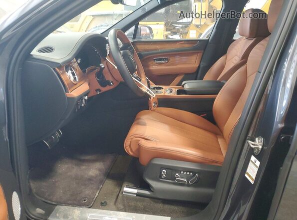 SJAHT2ZV0PC020005 2023 BENTLEY BENTAYGA Gray Widok wnętrza z przodu