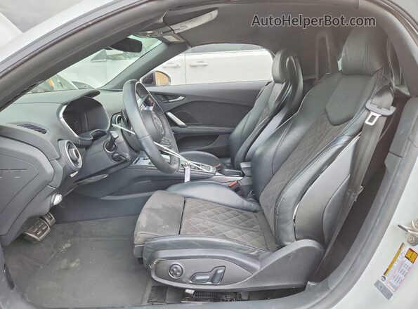 TRUTECFV6K1004723 2019 AUDI TT White Vista interior delantera