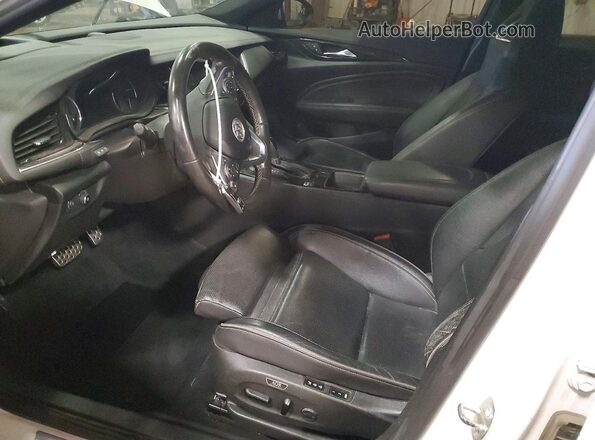 W04GS6SS9K1033872 2019 BUICK REGAL Белый Вид салона спереди