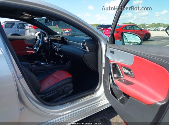 W1K3G4EB2NJ368648 2022 MERCEDES-BENZ A 220 Silver Front interior view