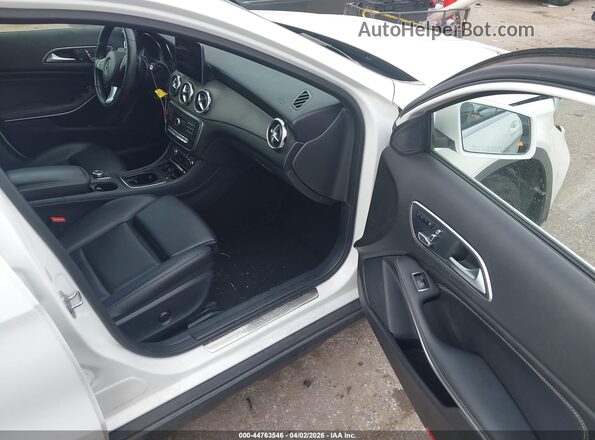 W1NTG4EB6LU031219 2020 MERCEDES-BENZ GLA 250 White Вид салону спереду