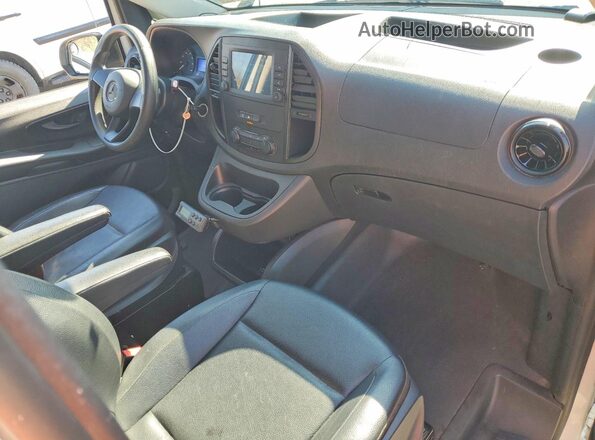 W1YV0CEY2M3827228 2021 MERCEDES-BENZ METRIS White Vista del salpicadero
