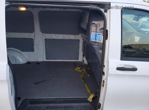 W1YV0CEY7P4243471 2023 MERCEDES-BENZ METRIS White Widok wnętrza z tyłu