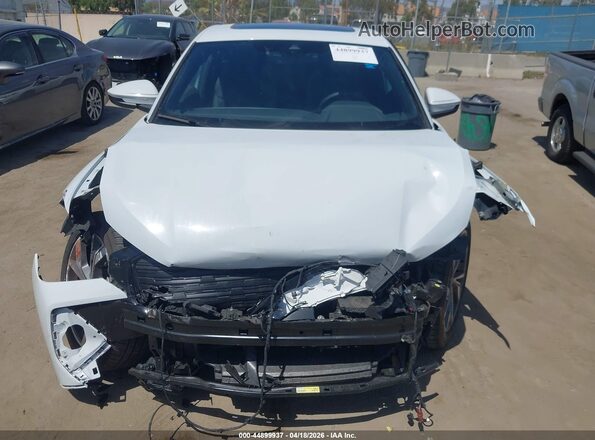 WA13UBFZ5RP065122 2024 AUDI Q4 White Вид щитка приладів