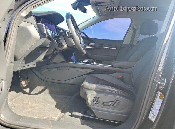 WA15AAGE3RB032186 2024 AUDI Q8 Черный Вид салона спереди