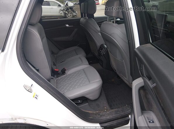 WA1A4AFYXJ2151925 2018 AUDI SQ5 White VIN կոդի պիտակի տեսք