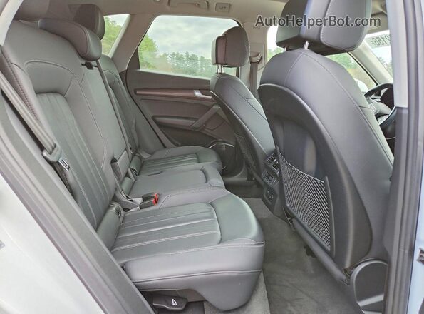 WA1AAAFY3M2033356 2021 AUDI Q5 White Vista interior trasera