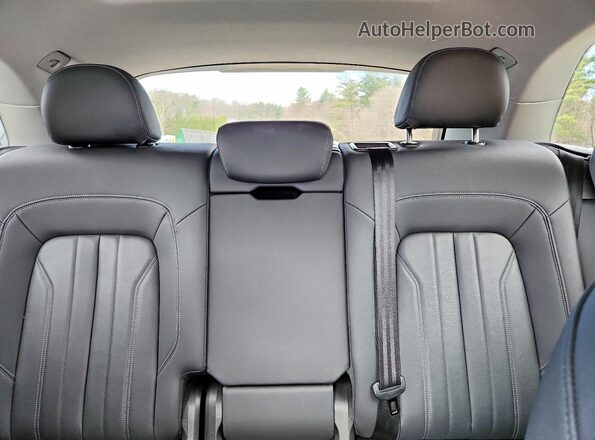 WA1AAAFY3M2033356 2021 AUDI Q5 White Vista de los asientos traseros