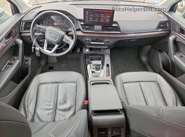 WA1AAAFY3M2033356 2021 AUDI Q5 White Vista del salpicadero