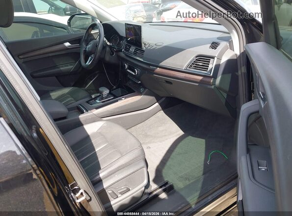 WA1AAAFY6M2029124 2021 AUDI Q5 Black Front interior view