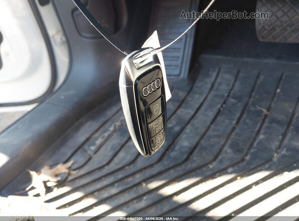WA1AAAGE0MB031665 2021 AUDI E-TRON White Vista del salpicadero