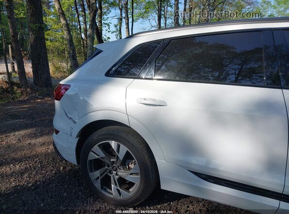 WA1AAAGE4MB031880 2021 AUDI E-TRON Белый Вид спереди