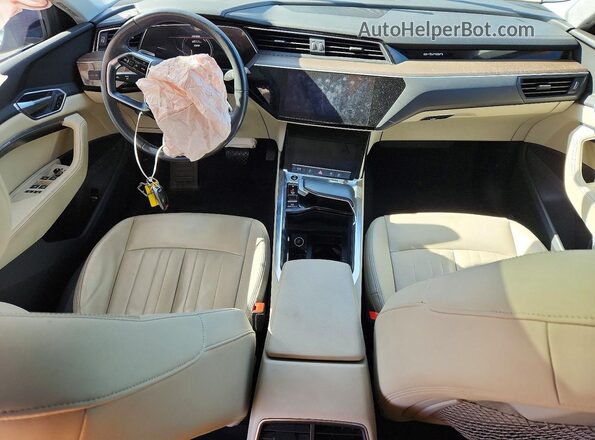 WA1AAAGE6MB009282 2021 AUDI E-TRON Синий Вид панели приборов
