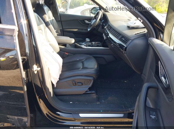 WA1AHAF7XHD048062 2017 AUDI Q7 Black Front interior view