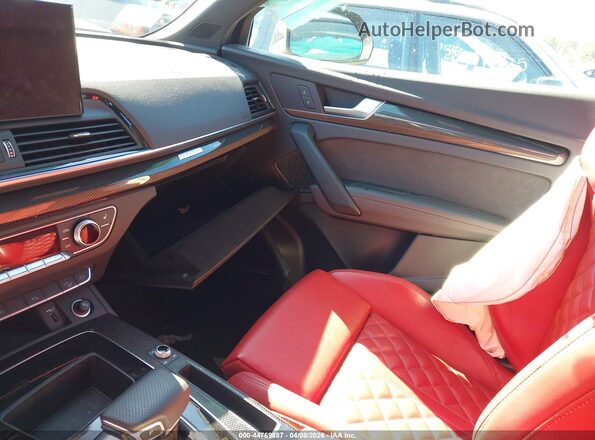 WA1B4AFY8R2087156 2024 AUDI SQ5 Серебряный Вид салона спереди