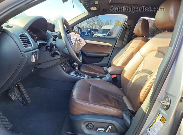WA1BCCFS6JR016236 2018 AUDI Q3 Silver Front interior view