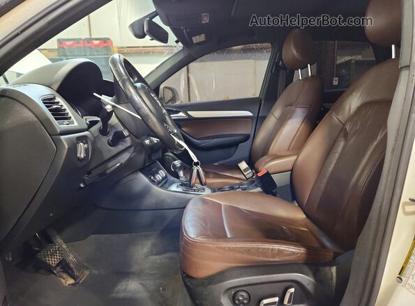 WA1BCCFS7HR010889 2017 AUDI Q3 White წინა სალონის ხედი