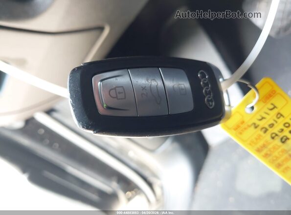 WA1BVAF13KD031832 2019 AUDI Q8 Black Dashboard view