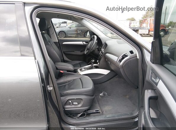 WA1C2AFP9HA065107 2017 AUDI Q5 Gray Front interior view