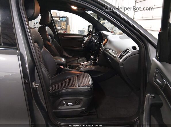 WA1CCAFP4GA011452 2016 AUDI SQ5 Gray Front interior view