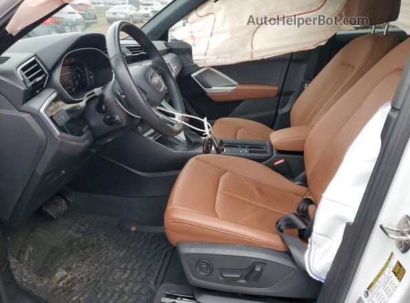 WA1DECF32R1062894 2024 AUDI Q3 White Вид салону спереду