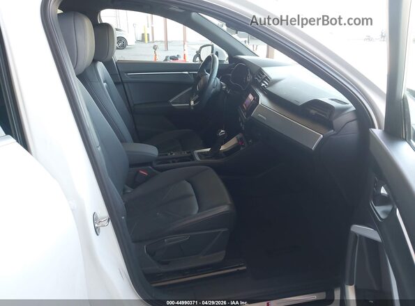 WA1DECF34L1020668 2020 AUDI Q3 White Vista interior delantera