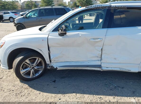 WA1DECF36M1028272 2021 AUDI Q3 White Widok z przodu