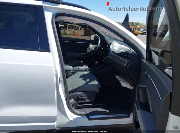 WA1DECF36P1112077 2023 AUDI Q3 White Вид салону спереду
