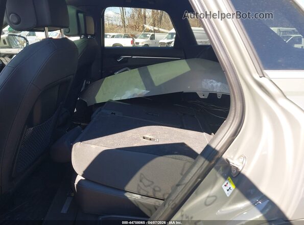 WA1DECF37M1056131 2021 AUDI Q3 Gray Widok naklejki z numerem VIN