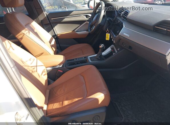 WA1DECF37P1133441 2023 AUDI Q3 White Front interior view