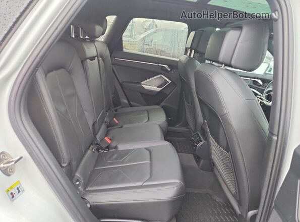 WA1DECF37R1108526 2024 AUDI Q3 White უკანა სალონის ხედი